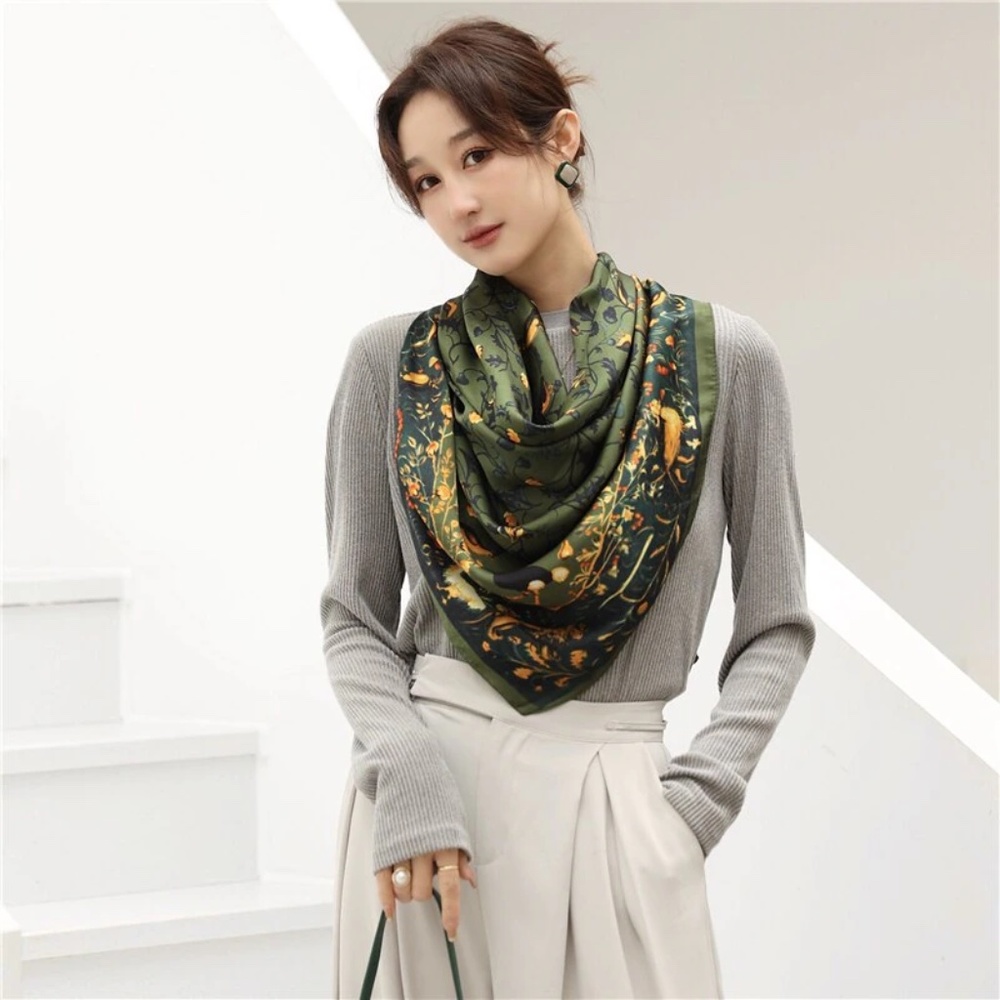 NWT Large soft wrap scarf Green - Picture 2 of 4